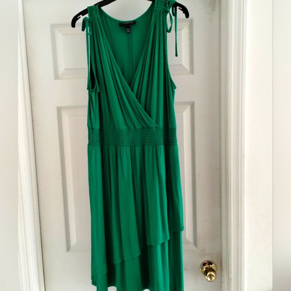 Elegant Green Sleeveless Dress